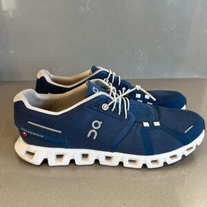 ON Running Cloud 5 Navy Blue White Women’s Size 10 Sneakers Shoes